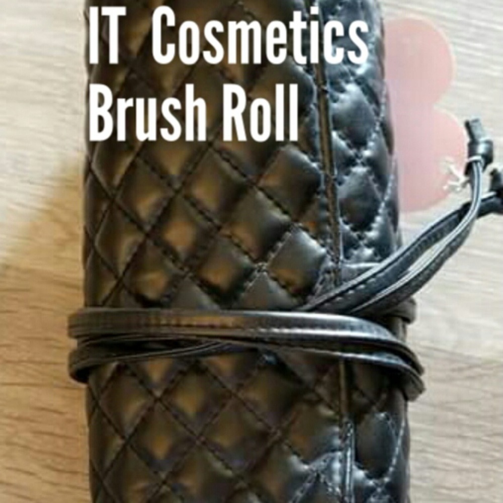 IT Cosmetics Luxe brush Roll
